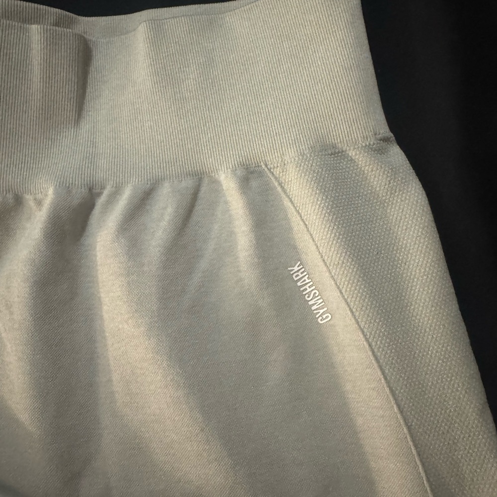 Gymshark Cream Activewear short - Picture 4 of 4